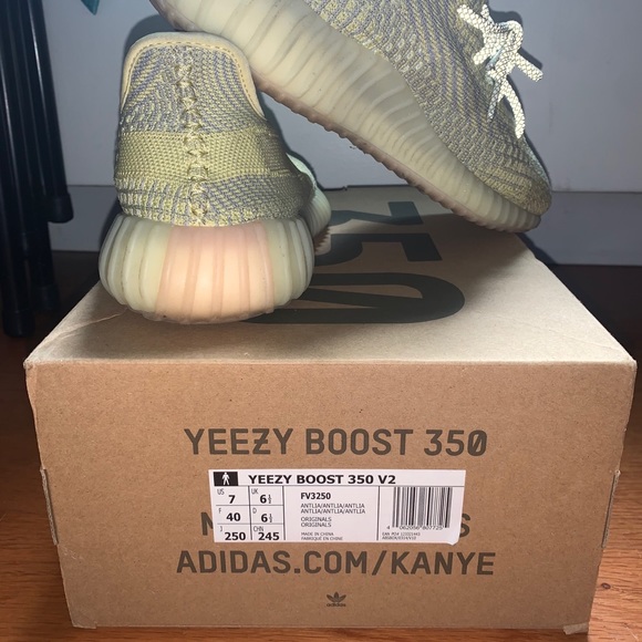 Yeezy boost v2 Antilla reflective main image 5